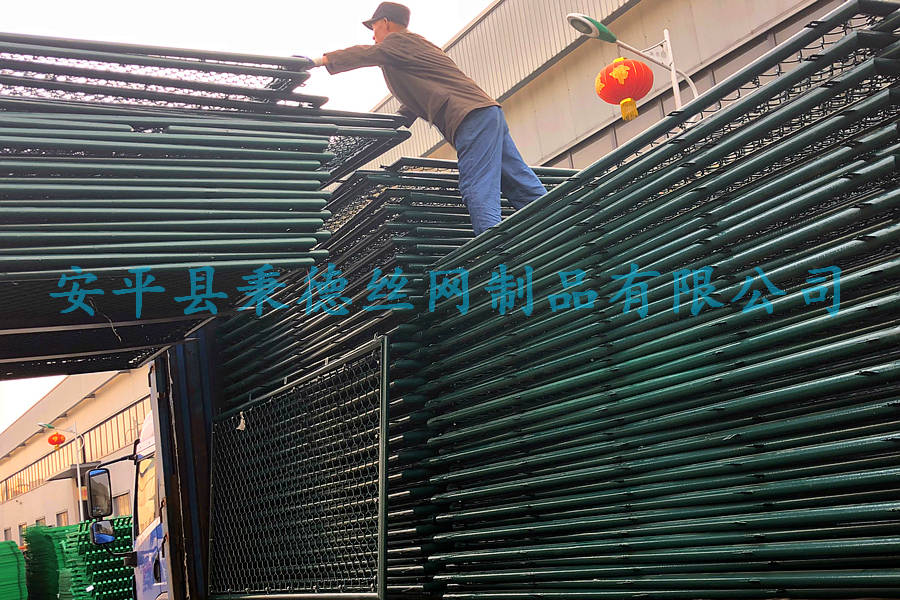 北京體育場勾花護(hù)欄網(wǎng)廠家