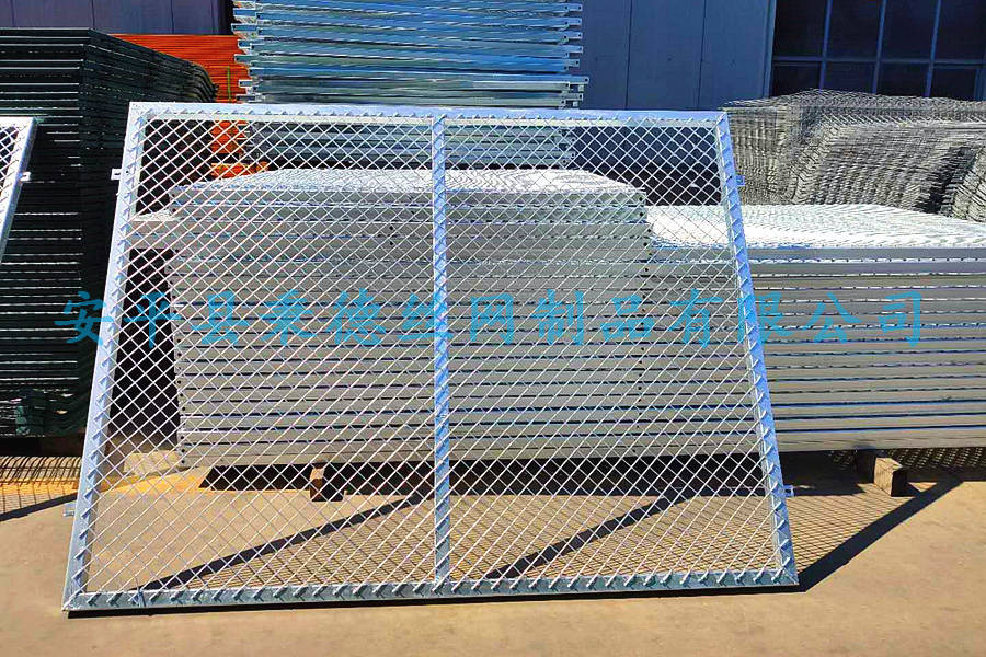 出口巴基斯坦熱鍍鋅護(hù)欄網(wǎng)